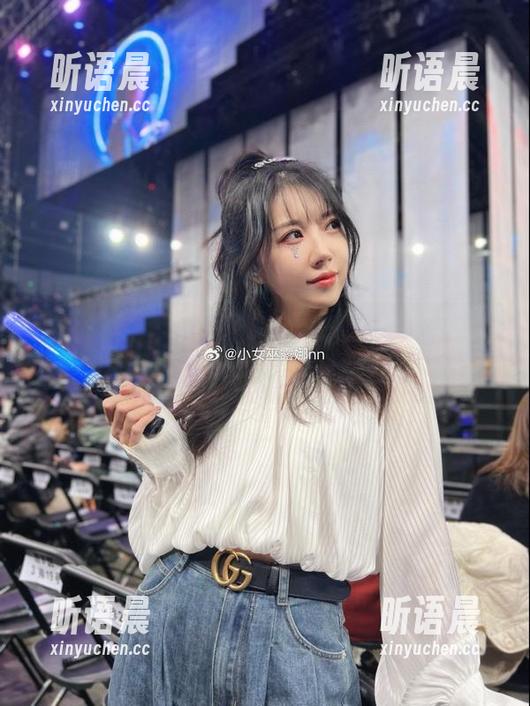 小女巫露娜 原图揭秘:小女巫露娜的灰丝写真,真相竟然如此惊艳!.txt
