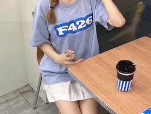 微密圈 – 小猫咪ck在红裙的舞动里：轻盈气息的写真合集，带你走进迷人的套图.txt
