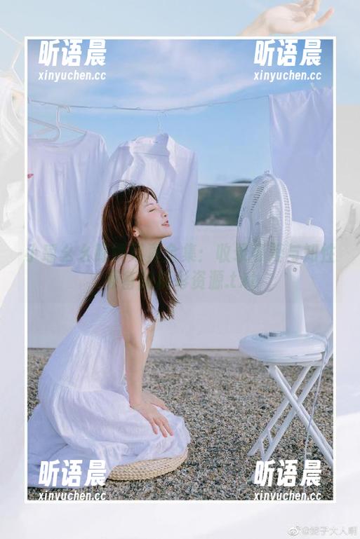 小瑶幺幺眼镜写真全集：收录可爱与知性兼备的精彩资源.txt