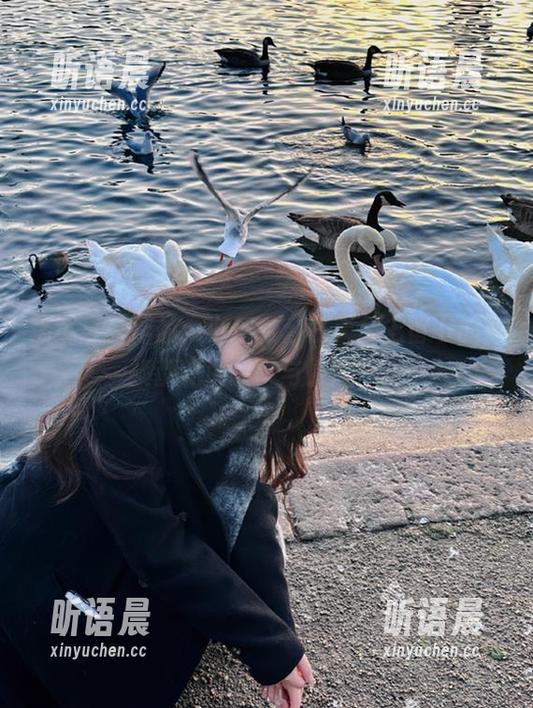 精选写真作品，小瑶幺幺在天台上留下的每一帧都充满故事与情感！.txt