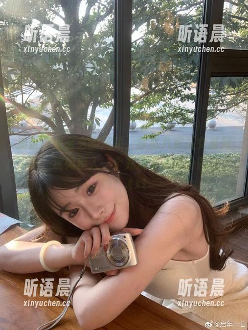 小瑶幺幺 捕捉小瑶幺幺的风采,探秘八重巫女系列写真,犹如步入一个充满奇迹和色彩的梦境!.txt
