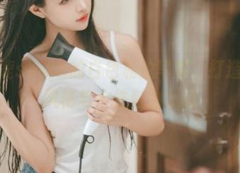 小鹿鹿shika的白色私拍写真，打造独特风格与个性魅力.txt