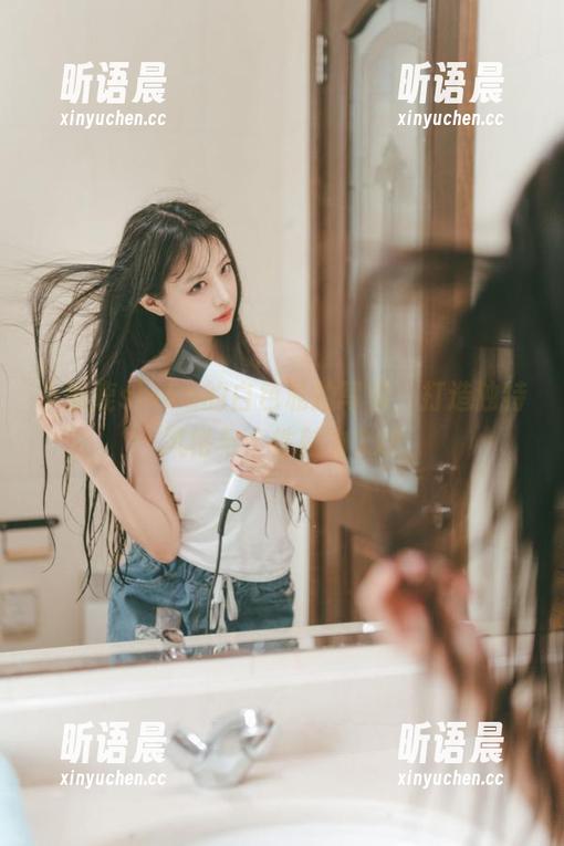 小鹿鹿shika的白色私拍写真，打造独特风格与个性魅力.txt