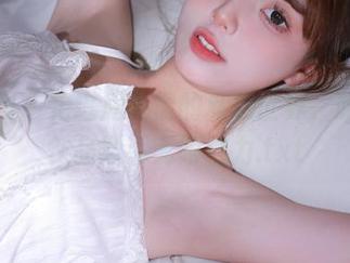 尤果网 – 走进周心情的私拍世界，眼镜为作品增添无限魅力.txt