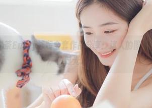 尤果网 – 奶茶Emily泳装全套作品分享：迷人的图片记录夏日欢愉时光.txt