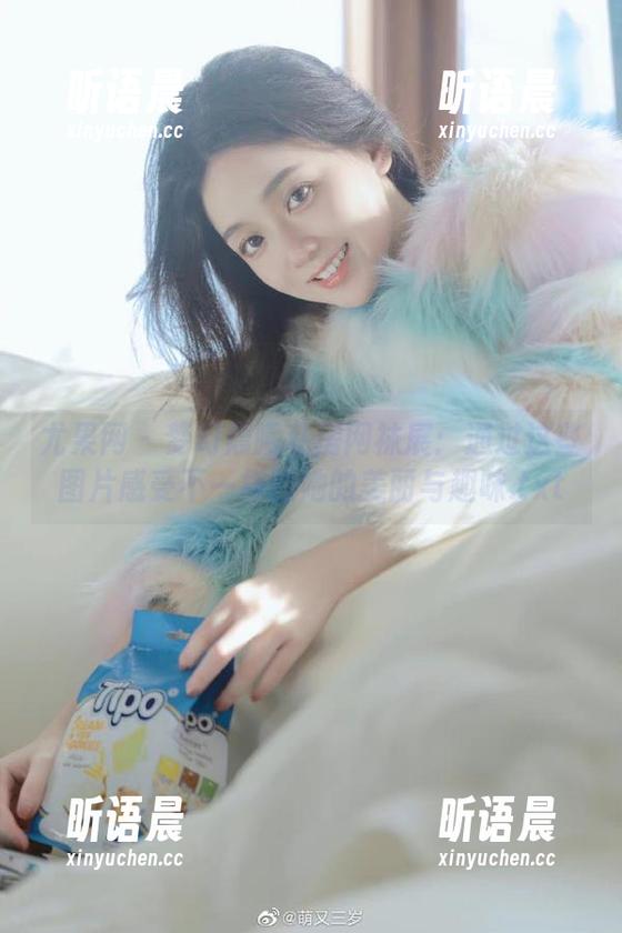 尤果网 - 梦幻晨曦私房网袜展：通过这些图片感受不一样的她的美丽与趣味.txt
