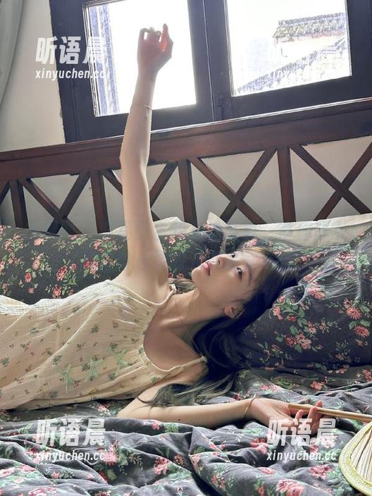 尤果网-李易童 尤果网 - 李易童全套灰丝写真,带你享受视觉与心灵的双重盛宴.txt