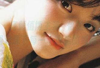 尤果网 – 高颜值博主温鈊怡的短裙写真，美图记录下每一个优雅的瞬间.txt