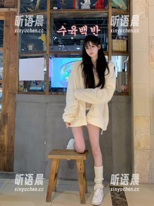 尤果网 - 球球的旗袍写真作品：原图展示精致细节，照片捕捉经典韵味.txt