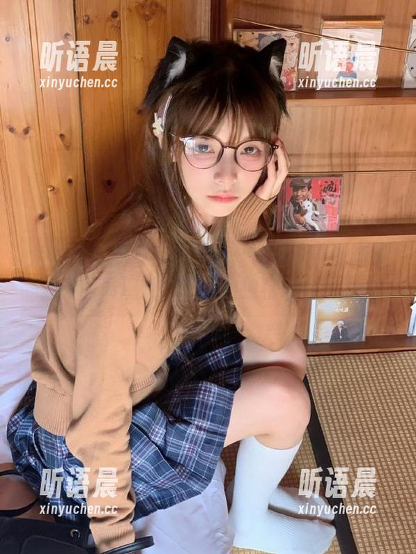 尤果网 - 赵雪女孩写真：传递心灵的声音，原图展现她对生活的独特理解！.txt