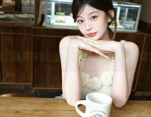 尤果网 – 精选高清图包：金子熙白丝珍藏写真，细节尽显.txt