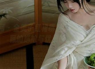 尤果网 – 金美子红裙摄影：高清写真中隐藏的尴尬与优雅时刻.txt