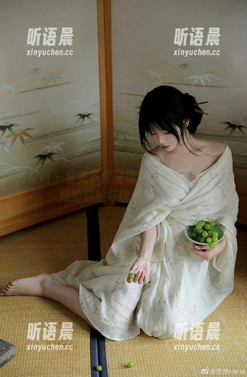 尤果网 - 金美子红裙摄影：高清写真中隐藏的尴尬与优雅时刻.txt