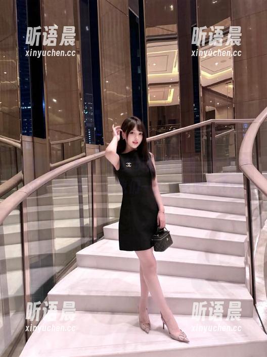 尤物馆 - Amrita贞贞短裙写真，图库中的绝美瞬间，让我们一起分享吧！.txt