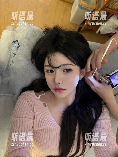 尤物馆 - 探索Seven小七高跟鞋作品原图：高跟鞋之下的自信与风采.txt