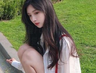 尤物馆 – 孟狐狸FoxYini的教室私房图包：穿越视觉的奇妙与诗意.txt