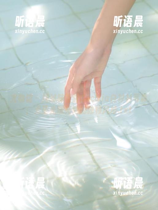 尤物馆 - 揭秘陆萱萱Cecilia白衬衫写真：无圣光照亮她的独特风格.txt