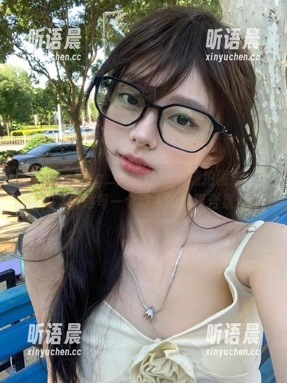 尤蜜荟 - Egg_尤妮丝Egg旅拍图集：在镜头下讲述每一个动人的故事合集.txt