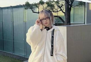 随幼爱youmeko妹妹探索高清cos乐园，写真作品的每个细节都让人惊艳！.txt