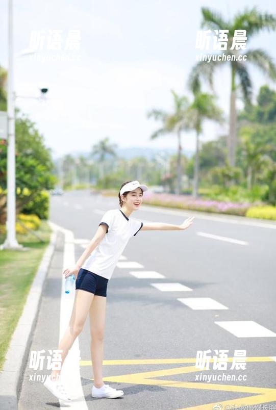 微密圈 - 张思允nice护士写真：在图库中温暖每一个心灵的杰作合集！.txt