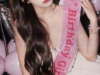 微密圈 – 观看徐莉芝Booty从秘密花园里带来的交接，尽享写真合集的诗意.txt