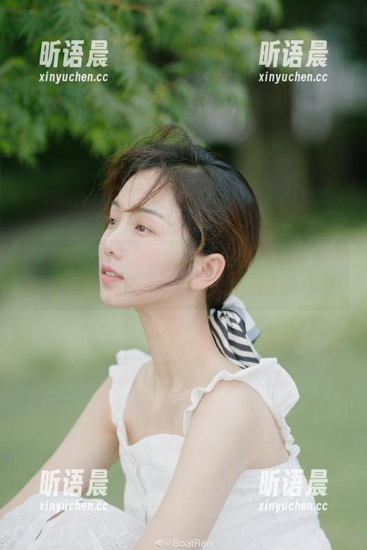 徐莉芝Booty 微密圈 - 徐莉芝Booty的白裙写真,清新照片展现她的优雅与风情.txt