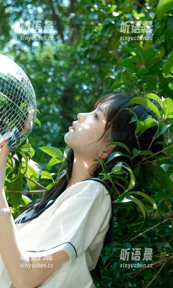 微密圈 - 高清精致：徐莉芝的女秘书写真揭秘职场女性的自信魅力.txt