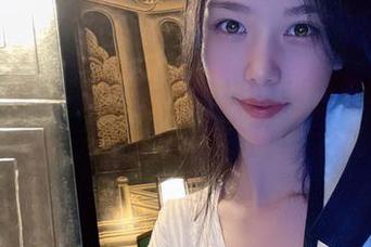 全套瑜伽男教练图包：抖娘利世带给你的柔韧与力量的完美故事.txt
