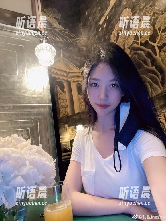全套瑜伽男教练图包：抖娘利世带给你的柔韧与力量的完美故事.txt