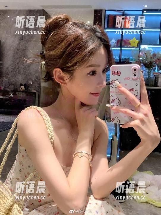 推女神 - 赵小米Kitty的黑白艺术套图，展现出她独特的时尚视角与摄影魅力.txt