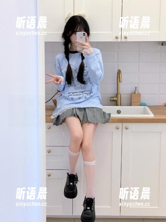 微密圈 - 最新曝光！提袜少女与女友的绝美写真，快来感受她们的魅力.txt