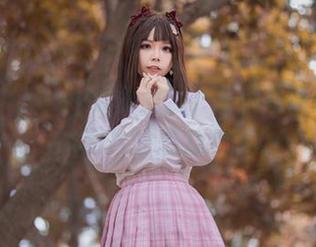无颜小天使wy戏水竞泳，带你领略唯美cos图片的魅力.txt