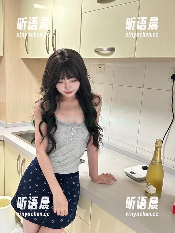星颜社-白一晗 星颜社 - 在白一晗的婚纱写真图包中,寻找那份专属于你的浪漫气息.txt