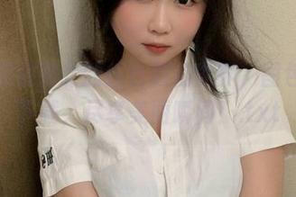 走进是依酱吖的红色旗袍世界，图包免费下载，尽享美丽瞬间！.txt