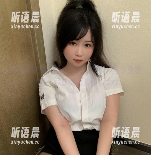 走进是依酱吖的红色旗袍世界，图包免费下载，尽享美丽瞬间！.txt