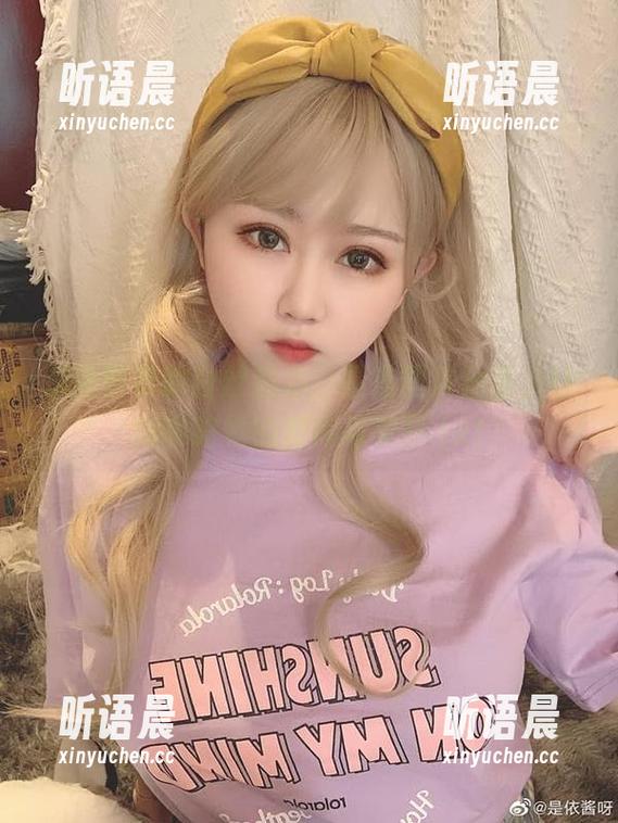是依酱呀的白丝魅力：精选图片分享，让你领略她的时尚与美丽.txt