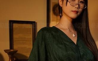 狐巫女的幻想世界，美图记录晓美妈的写真艺术之旅，快来围观！.txt