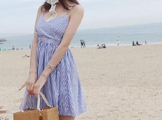 月下摄影 – 福利来袭！精彩茜茜眼镜写真原图，尽享她的独特风采！.txt
