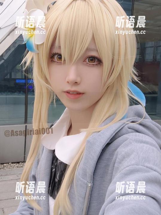 朝雾爱的高跟鞋最新图库，为你描绘梦幻般的时尚场景.txt