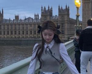 森萝财团 – 吸吸礼服写真绝美壁纸，你的桌面新选择.txt