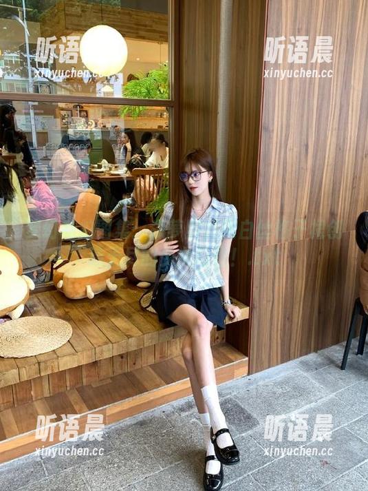 梦幻私拍图集：森萝财团用白丝格子裙创造无尽的少女幻想！.txt