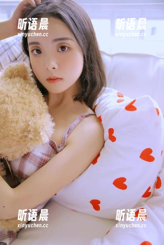 模范学院 - 李颖煊baby连体衣写真集：原图中见证时尚与个性的完美交融.txt