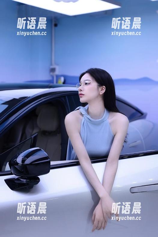 模范学院-美七Mia 模范学院 - 原图曝光!“美七Mia白色”教你如何在图片中展现自信与个性!.txt