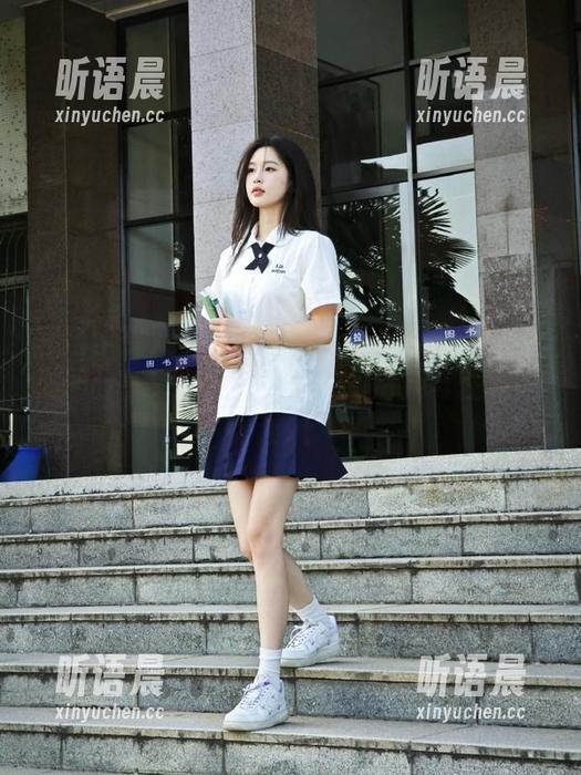 模范学院 - 步入蒋小静Jessica泳池写真原图分享，邂逅令人心动的清新与性感！.txt