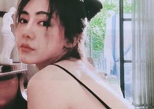 春天的味道：樱晚gigi微醺的草莓美图合集倾情奉献.txt