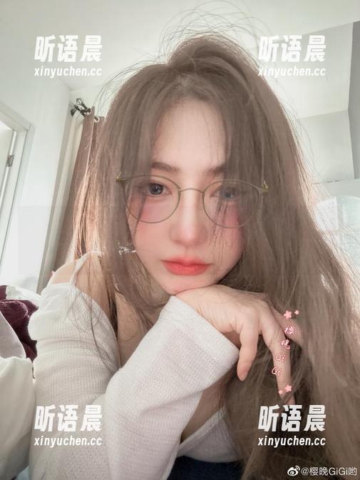 樱晚gigi 从樱晚gigi的自拍图包中寻找灵感,开启你的写真创作之旅.txt
