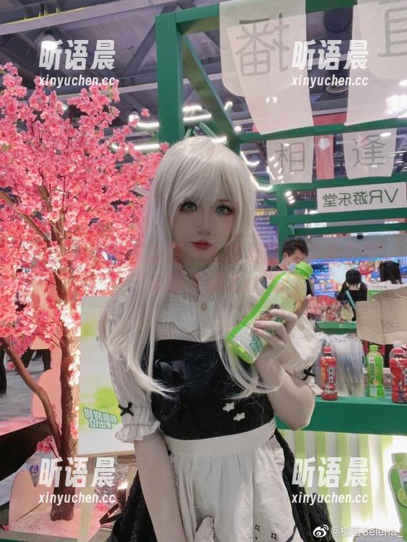 樱落酱w 绝美柴郡与樱落酱w私房美图:静谧中绽放的诗意.txt