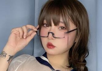 次屁啦白丝写真作品大放异彩，套图中的每个细节都让人心动不已！.txt