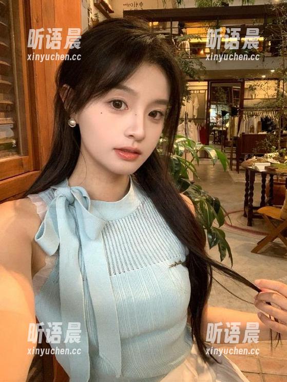 微密圈 - 白衬衫时尚写真合集，水蜜桃米米和你分享优雅与个性的完美结合.txt