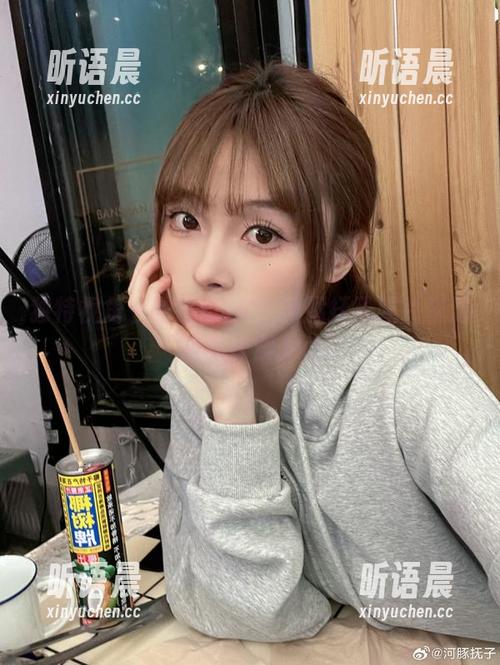 独特视角下的金鱼JK：河豚抚子照片资源图库探索.txt